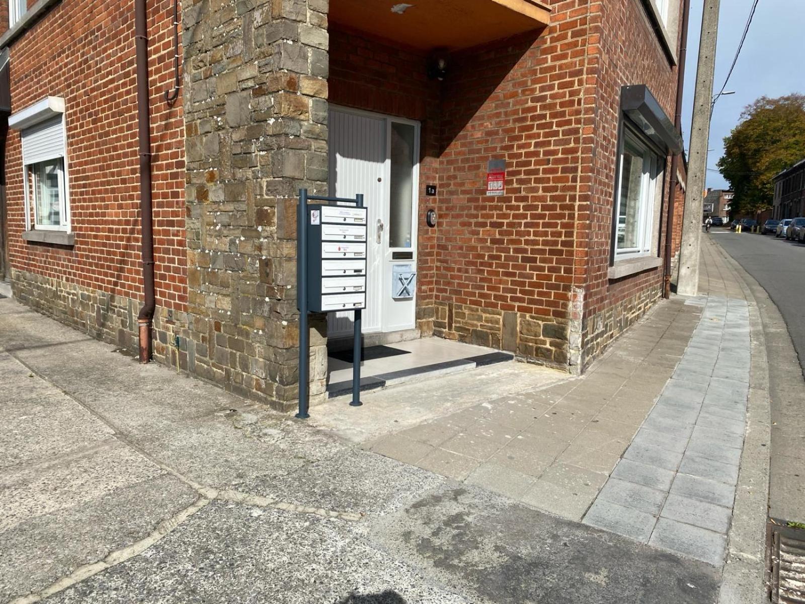 1-E Superbe Appartement Lumineux Charleroi Exteriér fotografie